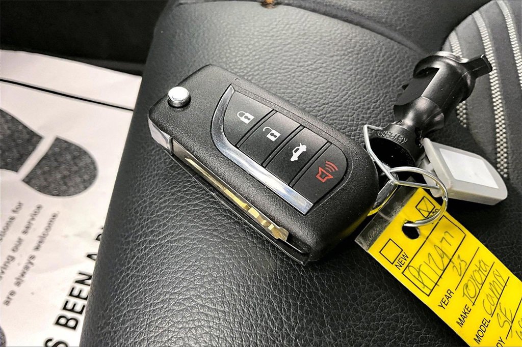Used 2023 Toyota Camry SE image 11