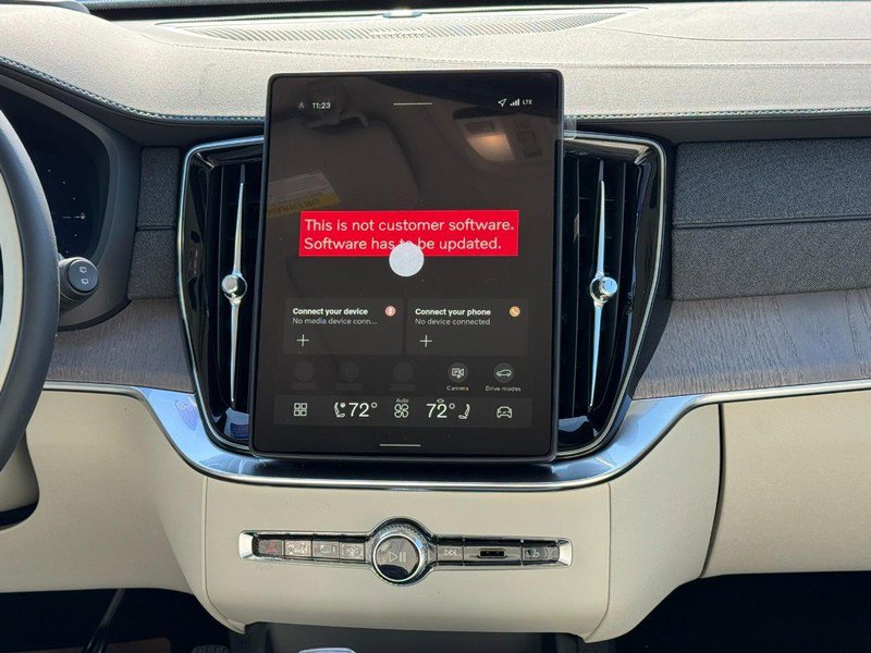 New 2026 Volvo XC90 T8 Ultra w/ Protection Package Premier image 8