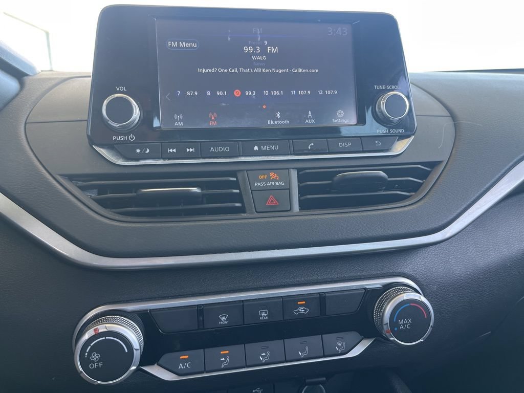 Used 2024 Nissan Altima 2.5 S FWD image 16