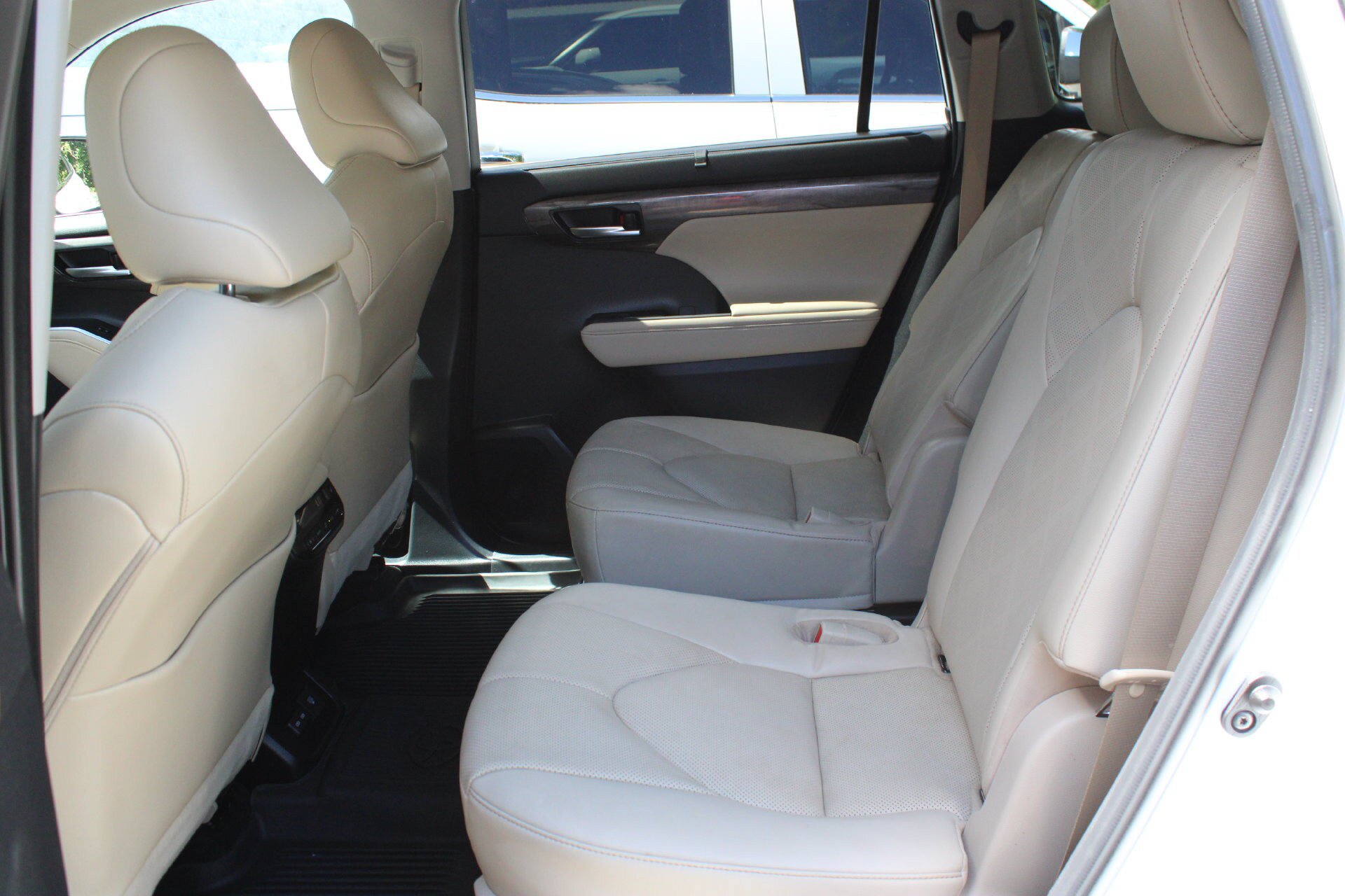 Used 2023 Toyota Highlander Platinum AWD/4WD image 17