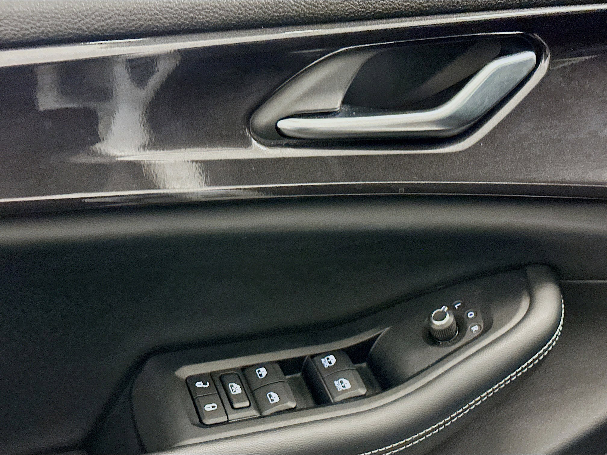 Used 2023 Jeep Grand Cherokee Altitude image 15