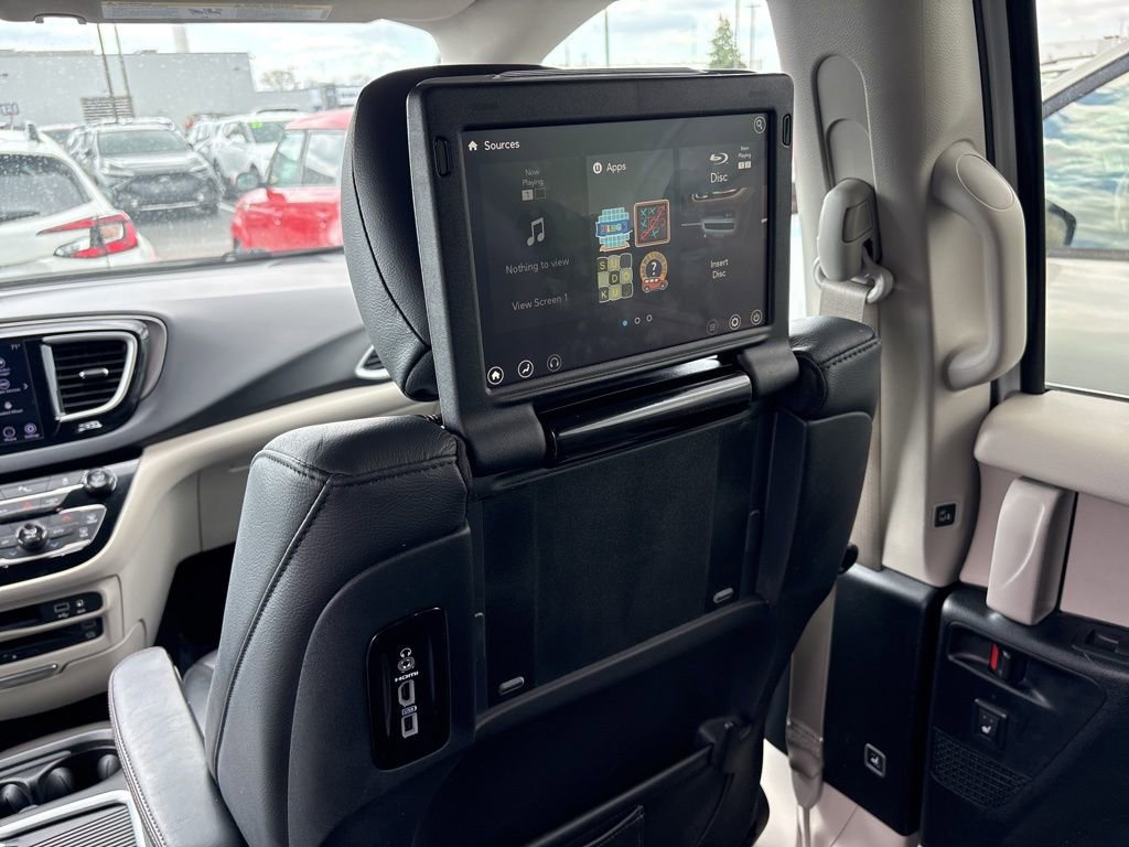 Used 2020 Chrysler Pacifica Touring-L Plus image 22