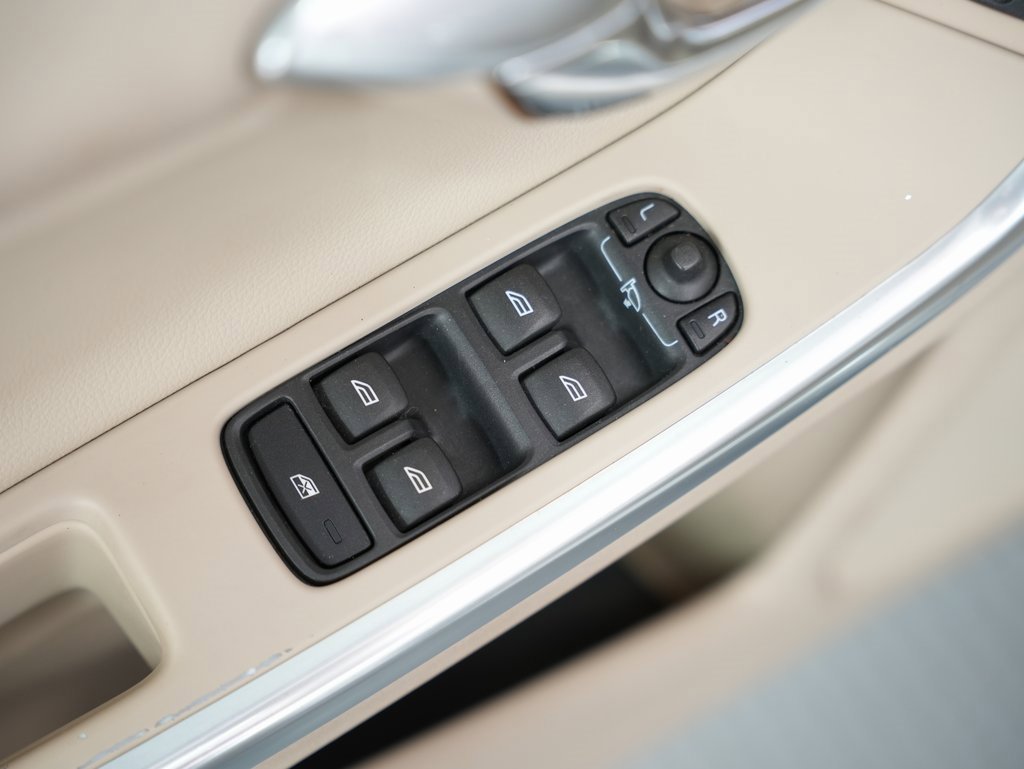 Used 2015 Volvo S60 T5 Platinum image 42