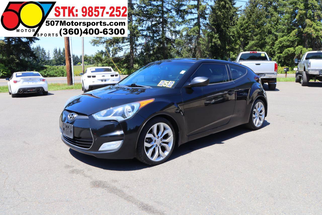 Used 2013 Hyundai Veloster w/ Style Pkg FWD image 2