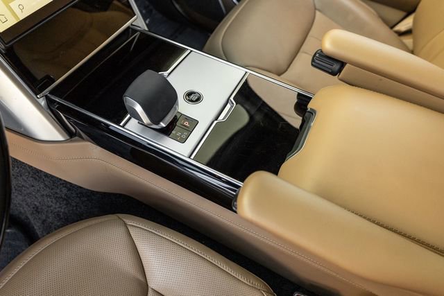 Used 2025 Land Rover Range Rover Autobiography image 11