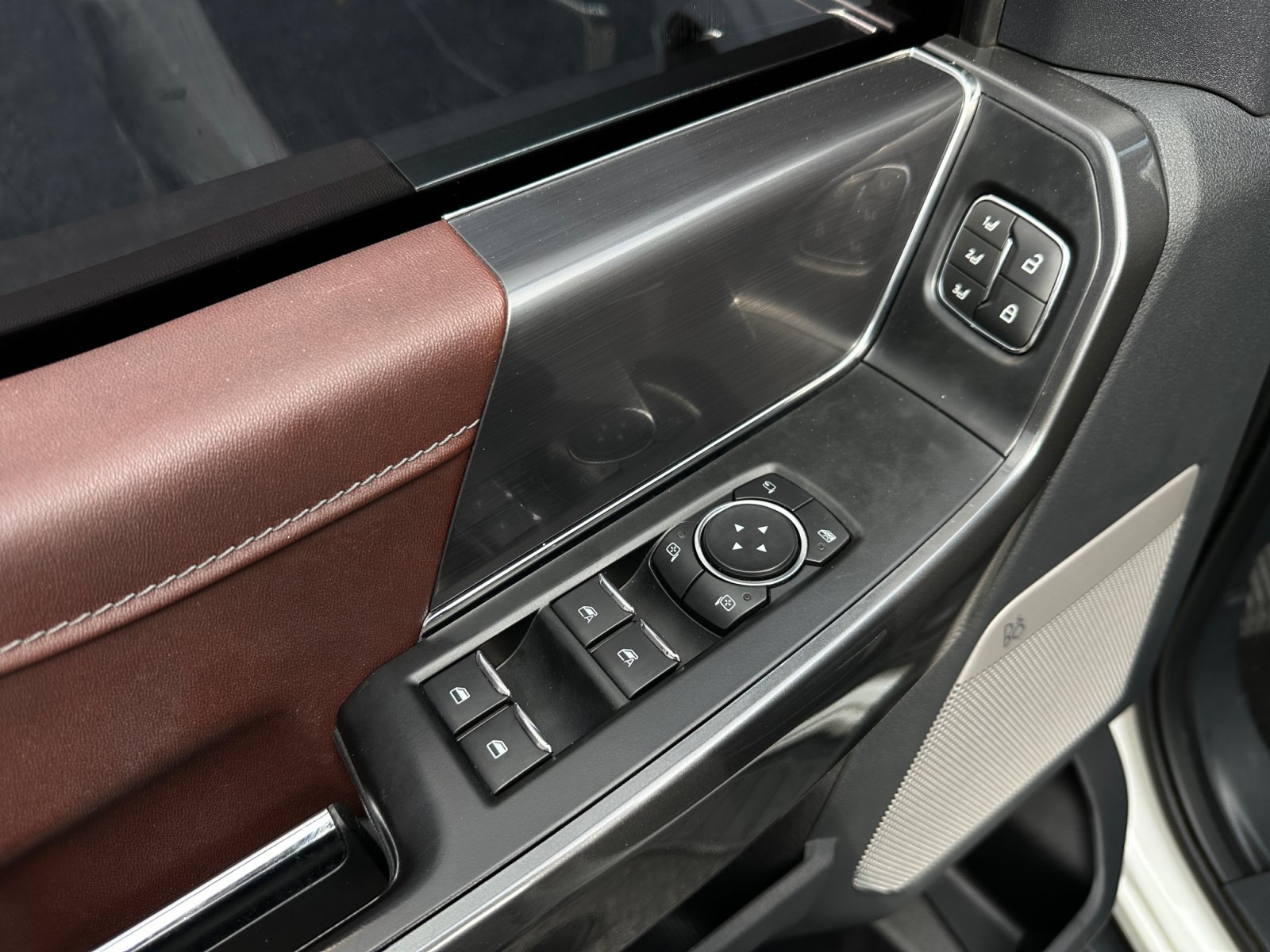 Used 2022 Ford F150 Lariat AWD/4WD image 26