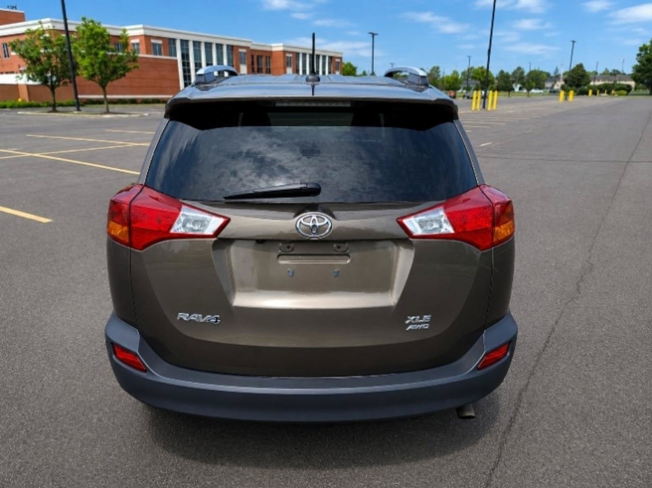 Used 2015 Toyota RAV4 XLE AWD/4WD image 6