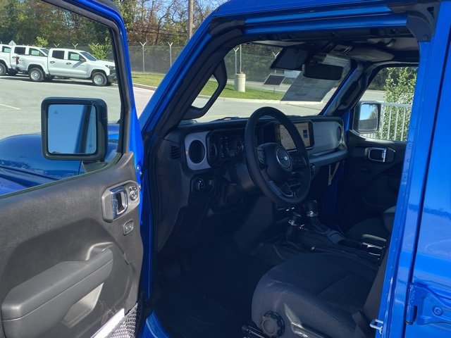 New 2025 Jeep Gladiator Sport image 14