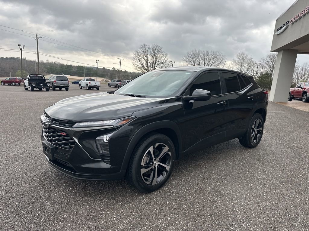Used 2024 Chevrolet Trax RS image 3