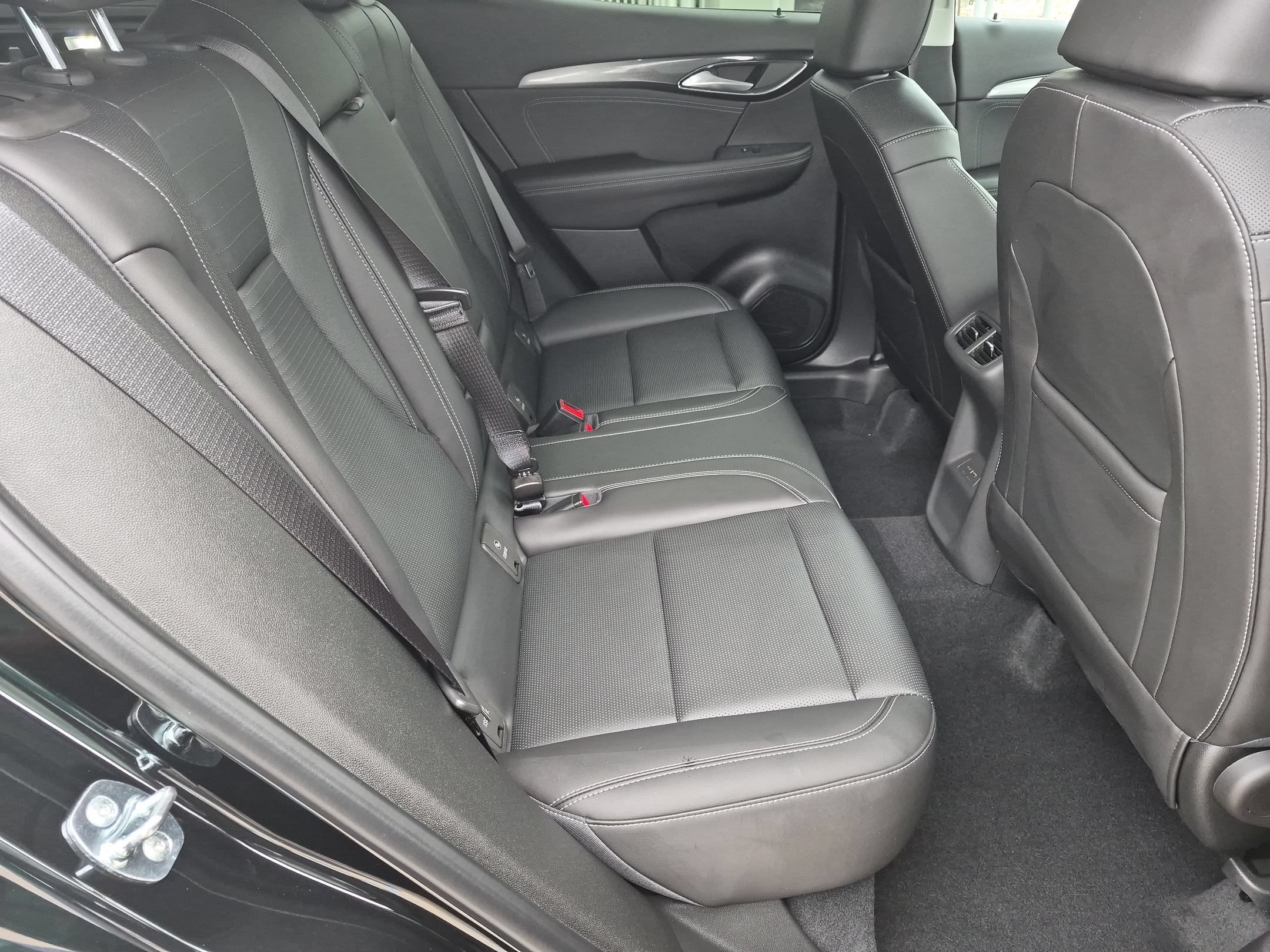 Used 2024 Buick Envision Preferred AWD/4WD image 30
