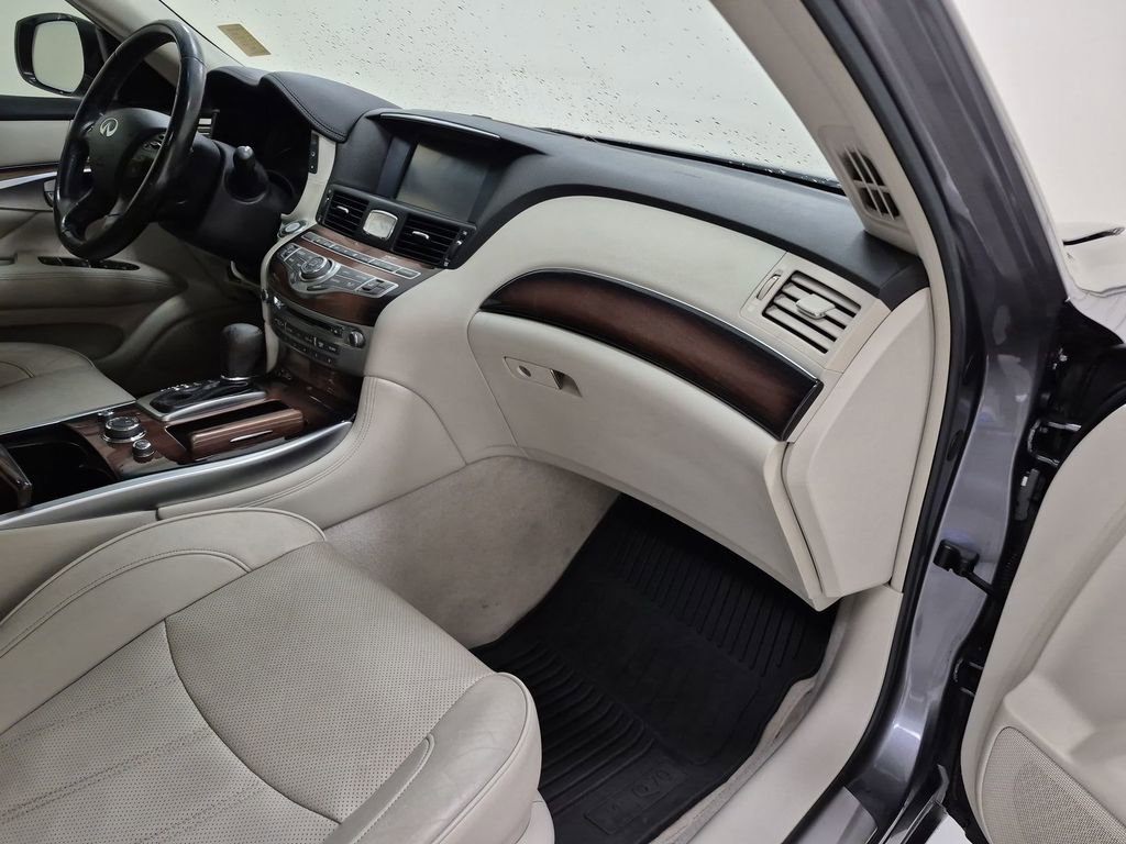 Used 2015 INFINITI Q70 L 5.6 w/ V8 Deluxe Technology Package image 30