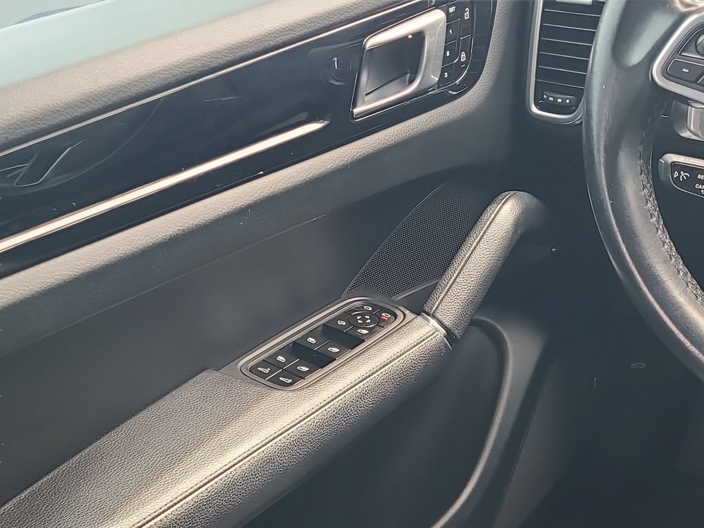 Used 2019 Porsche Cayenne S AWD/4WD image 20