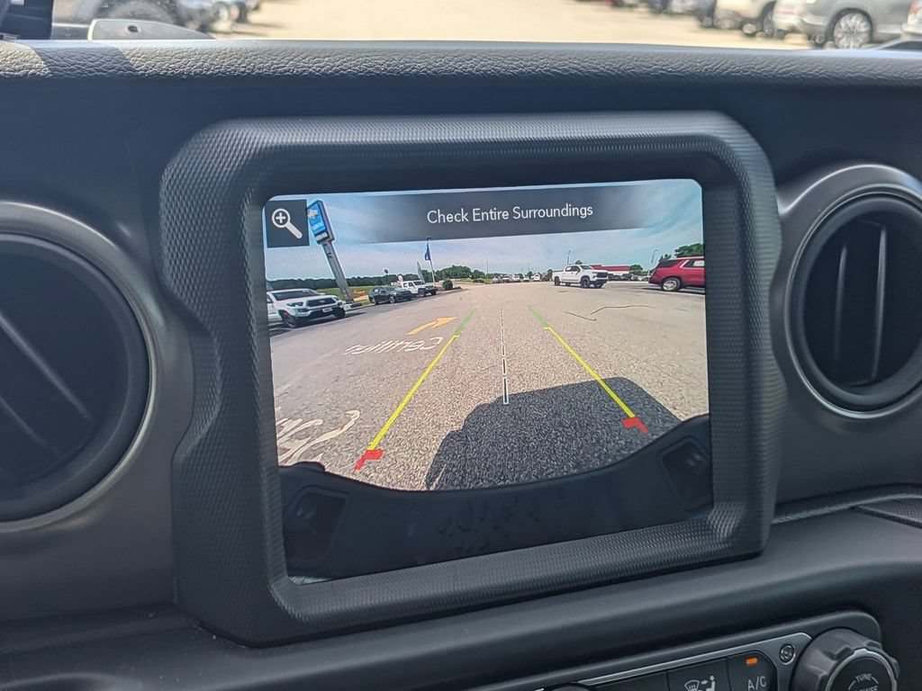 Used 2023 Jeep Gladiator Sport AWD/4WD image 18