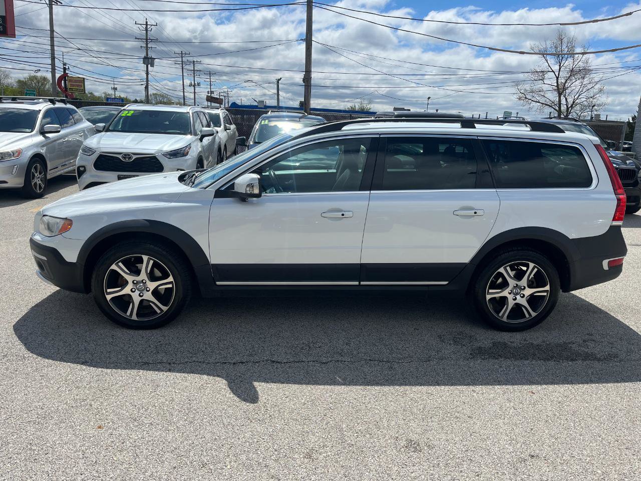 Used 2015 Volvo XC70 T6 w/ Proximity Package AWD/4WD image 2