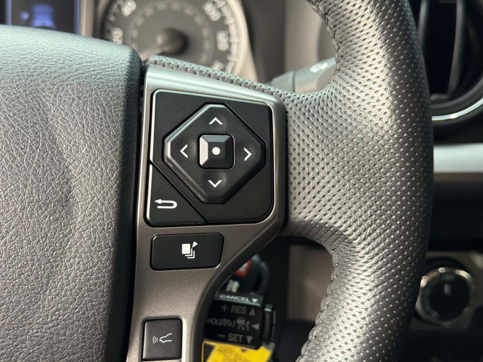 Used 2022 Toyota Tacoma SR5 w/ Technology Package AWD/4WD image 26
