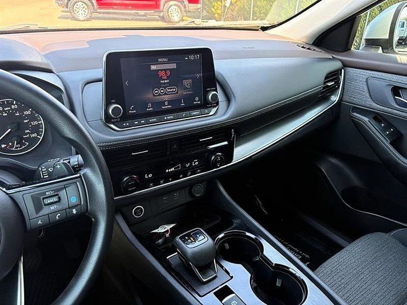 Used 2022 Nissan Rogue SV FWD image 29
