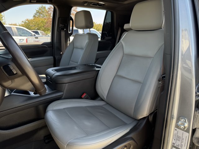 Used 2022 Chevrolet Tahoe Z71 w/ Luxury Package AWD/4WD image 27