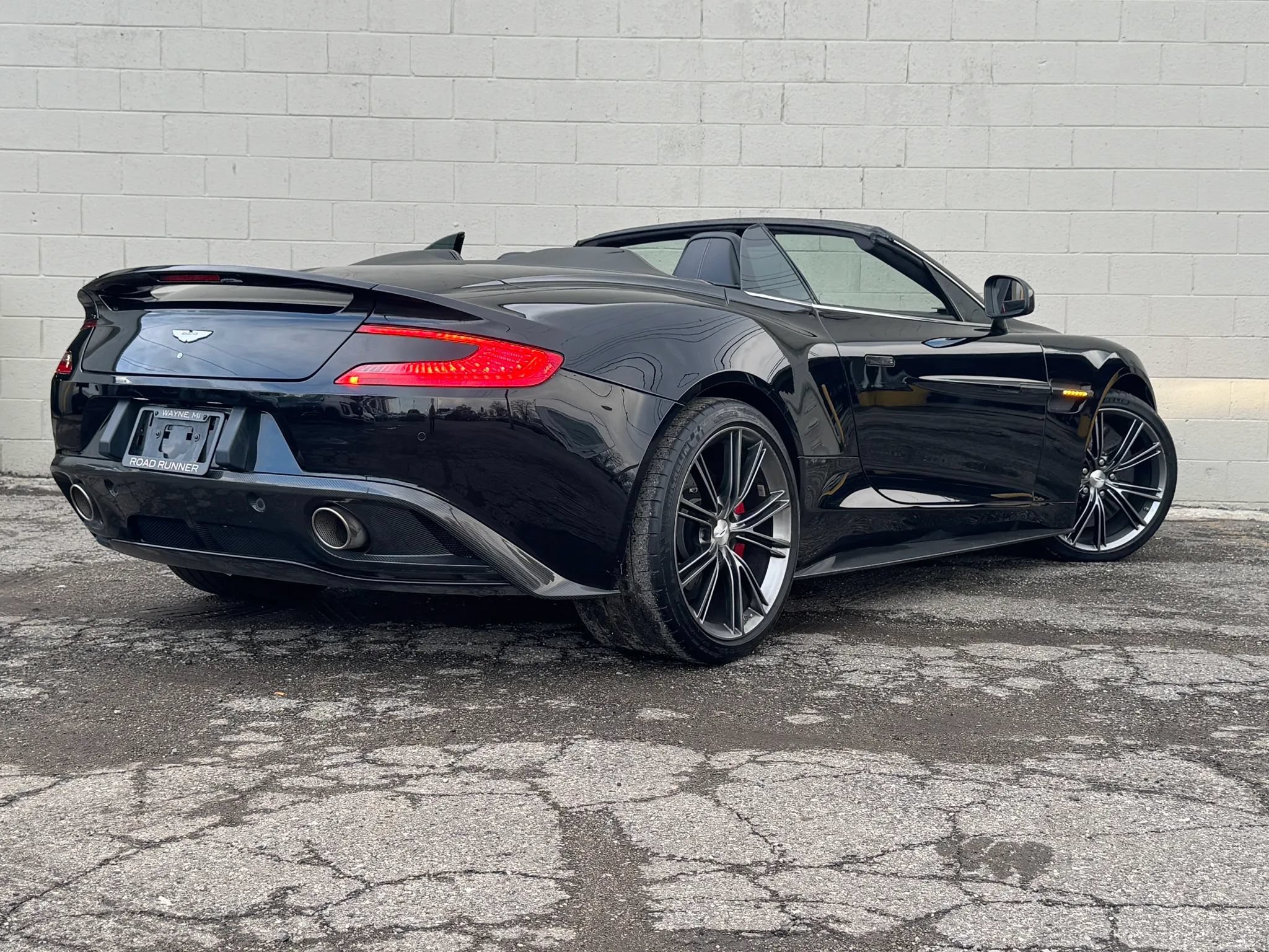Used 2014 Aston Martin Vanquish Volante RWD image 31
