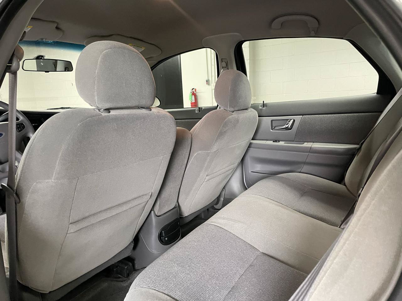 Used 2002 Ford Taurus SE FWD image 14