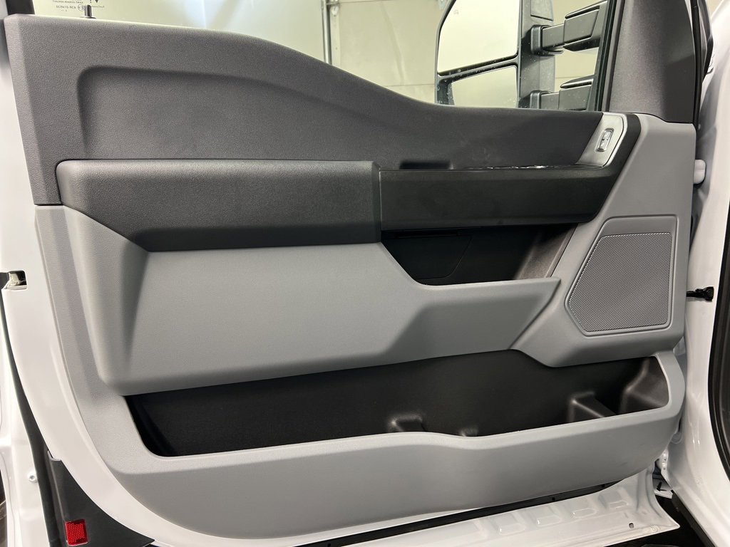 New 2026 Ford F250 XL w/ XL Chrome Package image 27