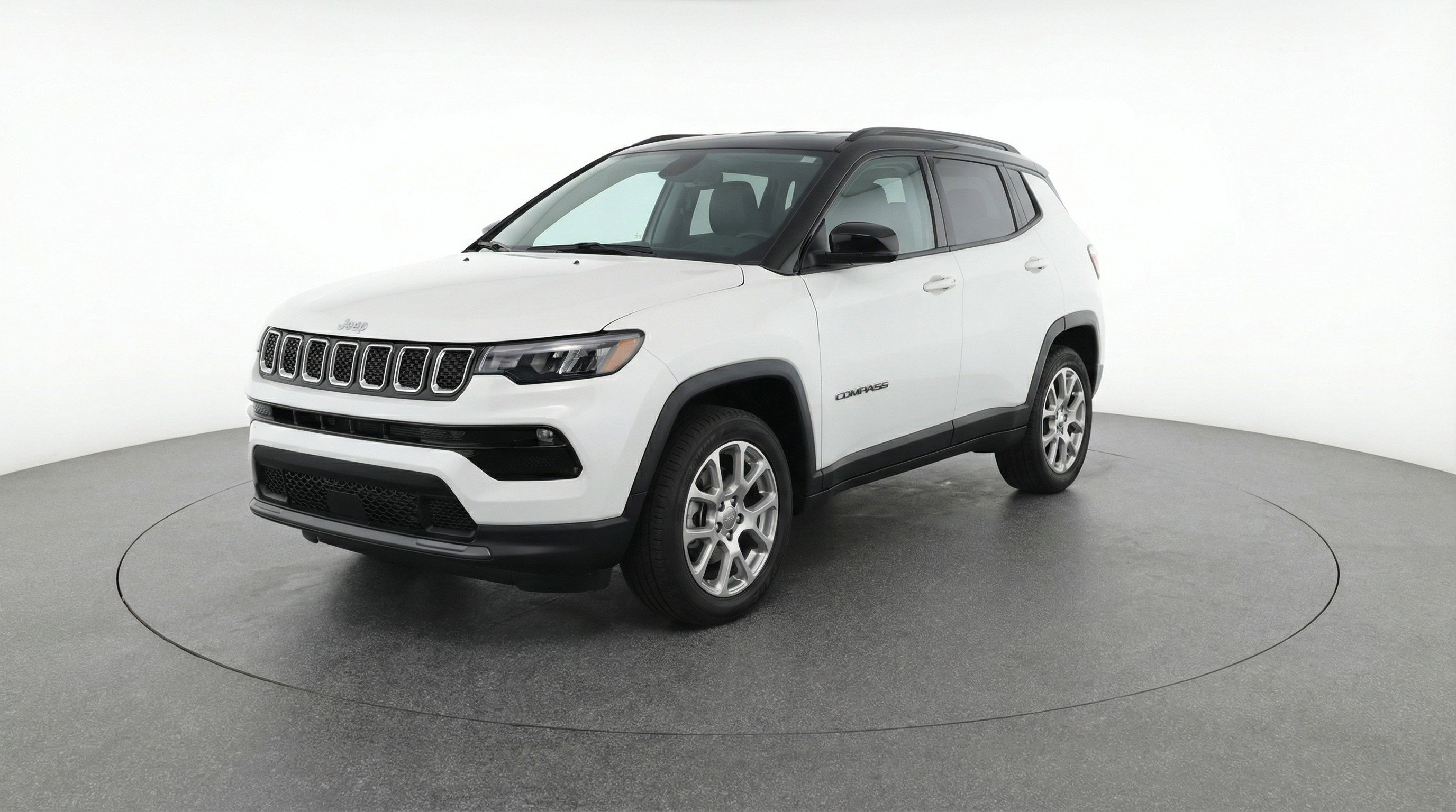 Used 2025 Jeep Compass Limited AWD/4WD image 3