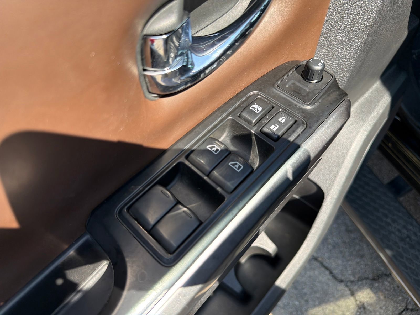 Used 2017 Nissan Titan Platinum Reserve AWD/4WD image 12
