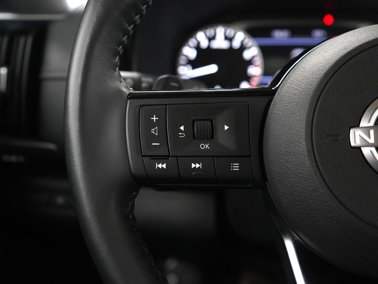 Used 2023 Nissan Pathfinder SL w/ SL Premium Package image 28