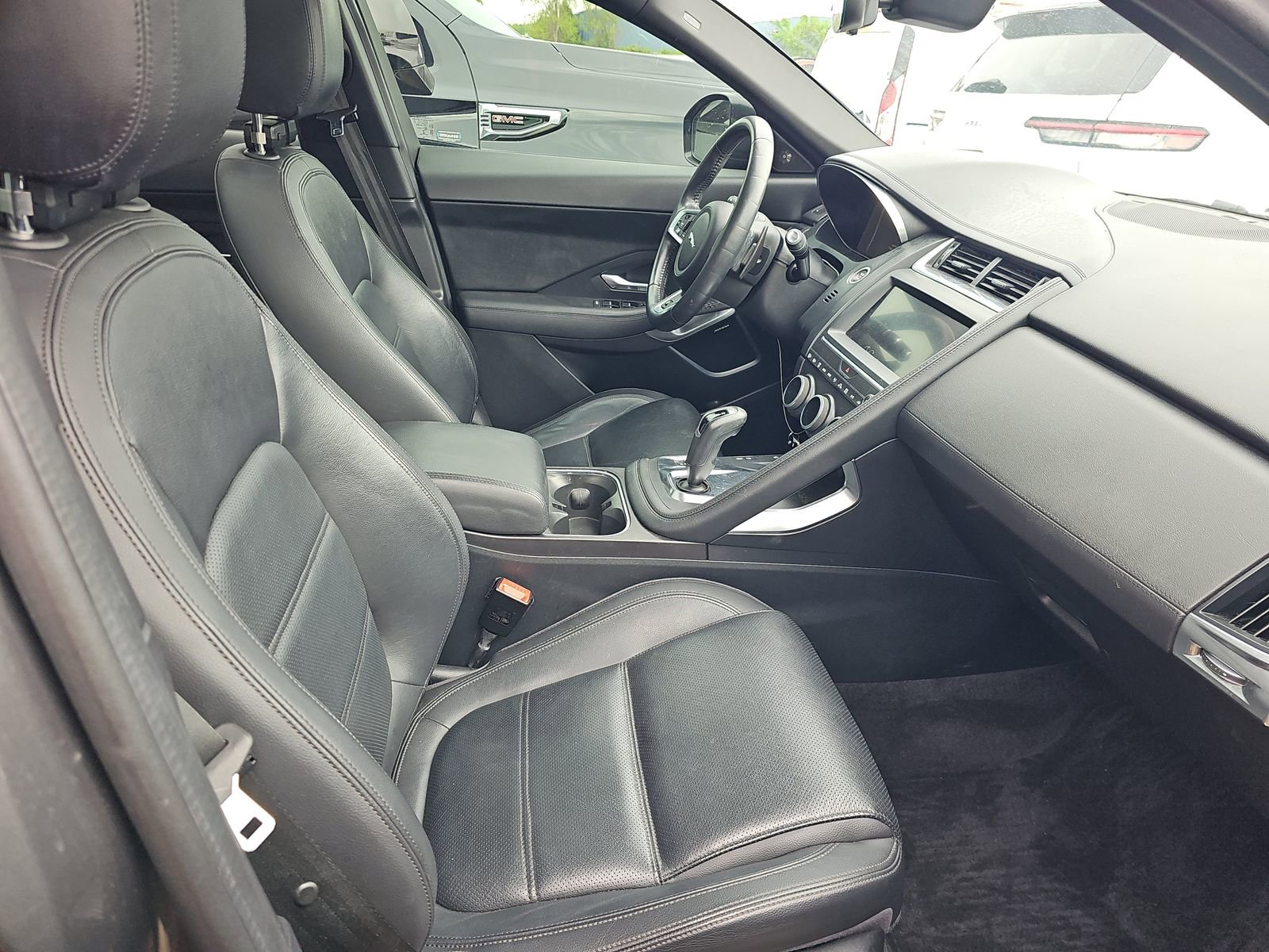 Used 2020 Jaguar E-PACE SE image 16