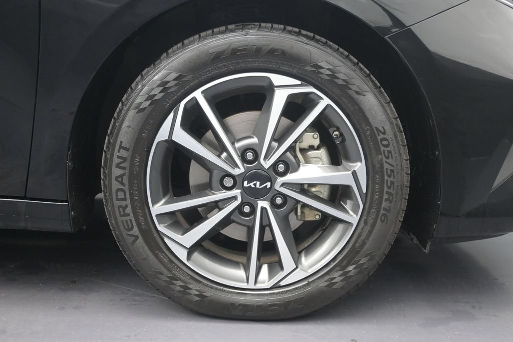Used 2024 Kia Forte LXS w/ LXS Technology Package FWD image 9