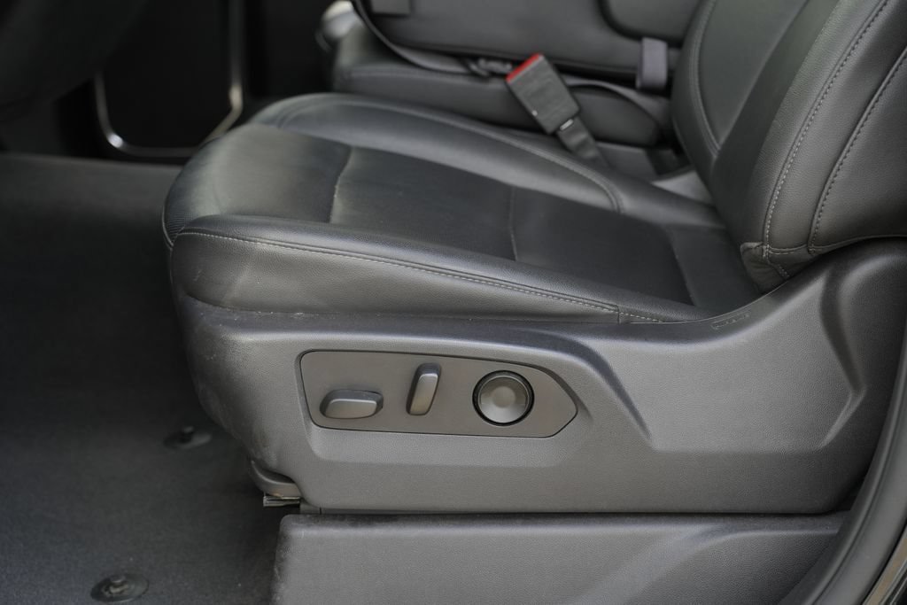 Used 2025 GMC Sierra 1500 SLT AWD/4WD image 18