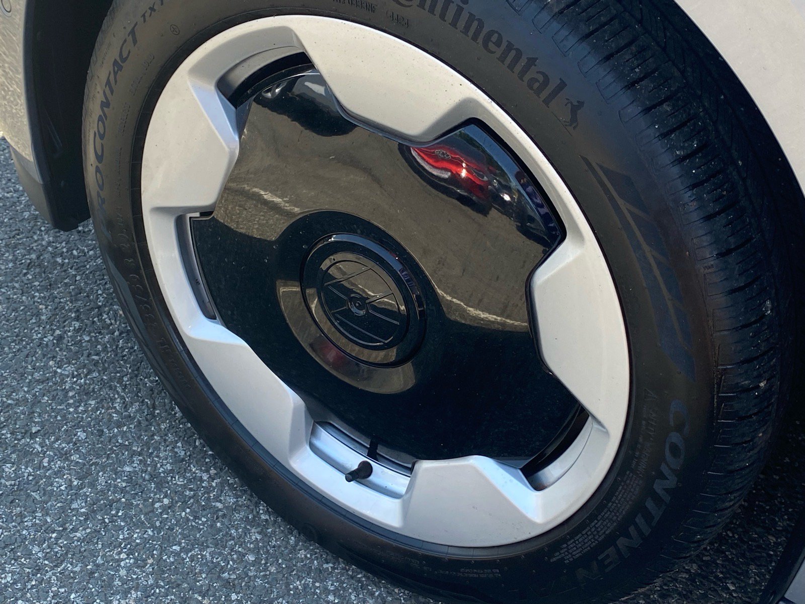 Certified 2025 Volkswagen ID. Buzz Pro S RWD image 21