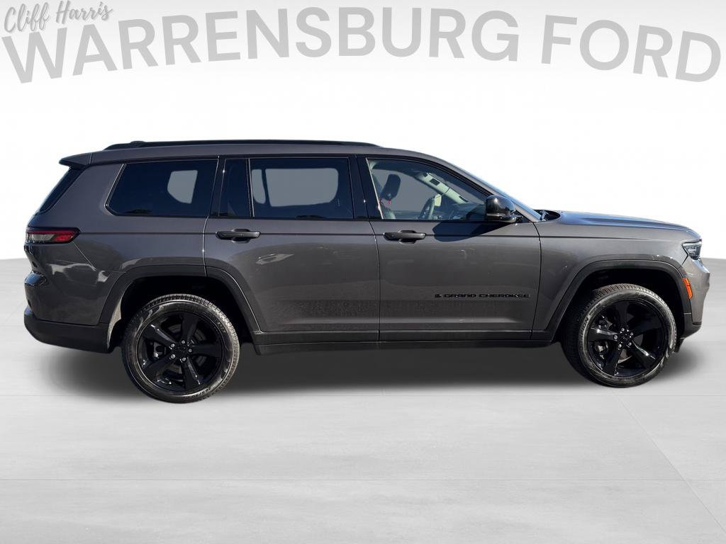 Used 2024 Jeep Grand Cherokee L Limited w/ Black Appearance Package AWD/4WD image 8
