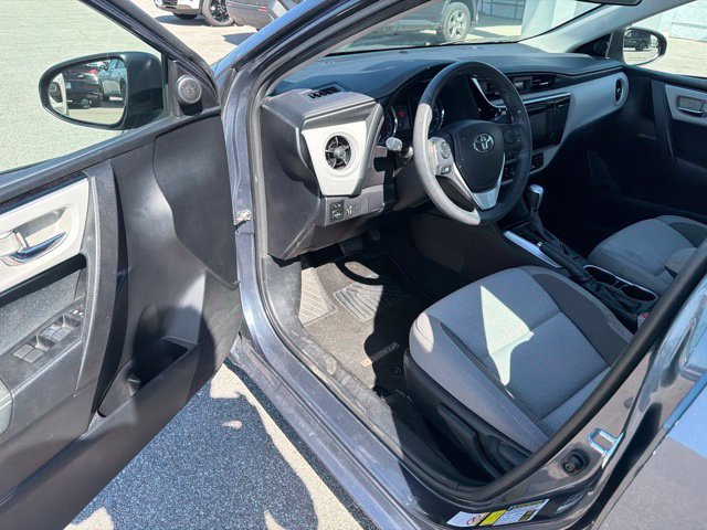 Used 2017 Toyota Corolla LE w/ Carpet Mat Package (TMS) FWD image 32