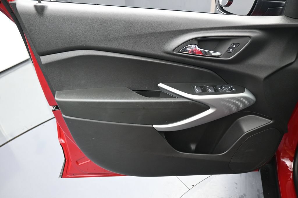Used 2026 Chevrolet Trax RS FWD image 13
