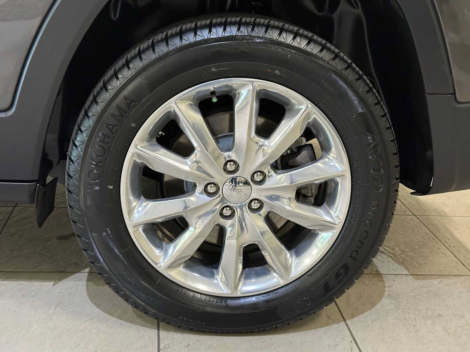 Used 2015 Jeep Cherokee Limited w/ Luxury Group AWD/4WD image 8
