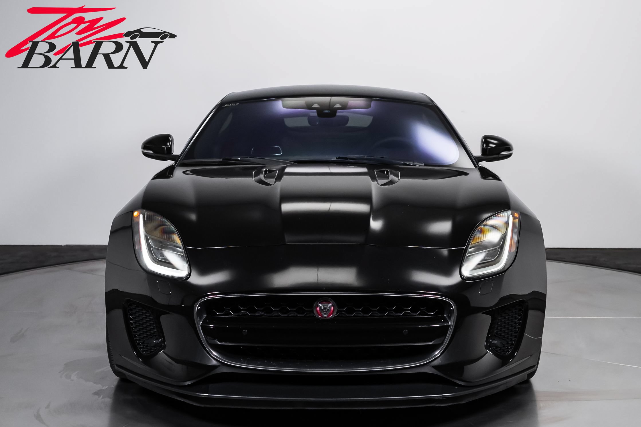 Used 2019 Jaguar F-TYPE Coupe RWD image 8
