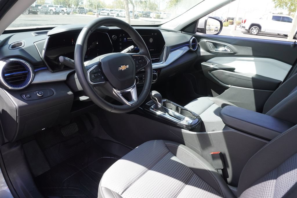 Used 2024 Chevrolet Trax LT w/ Driver Confidence Package FWD image 20
