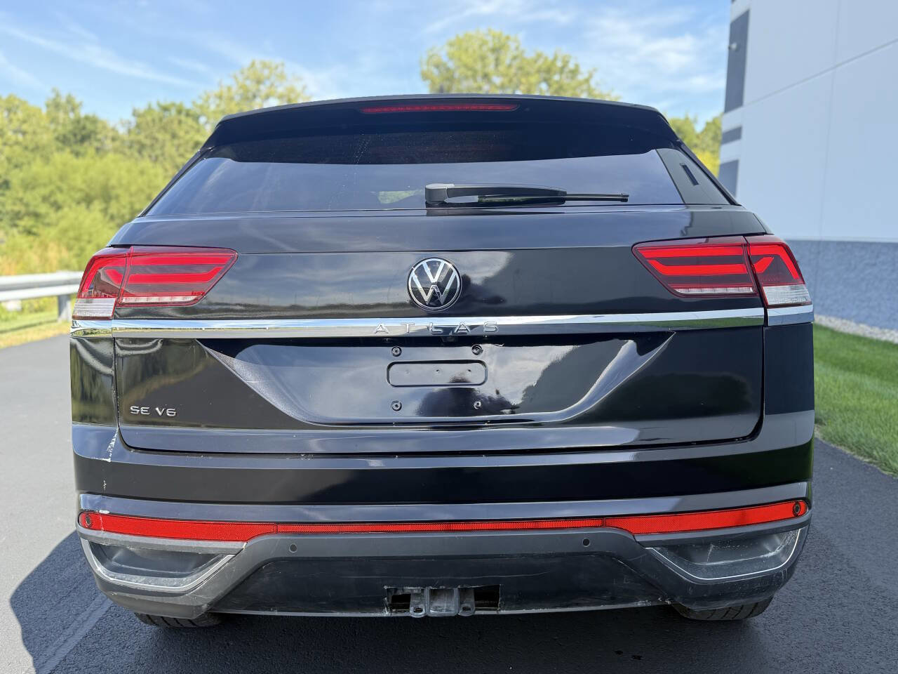 Used 2022 Volkswagen Atlas Cross Sport SE image 4