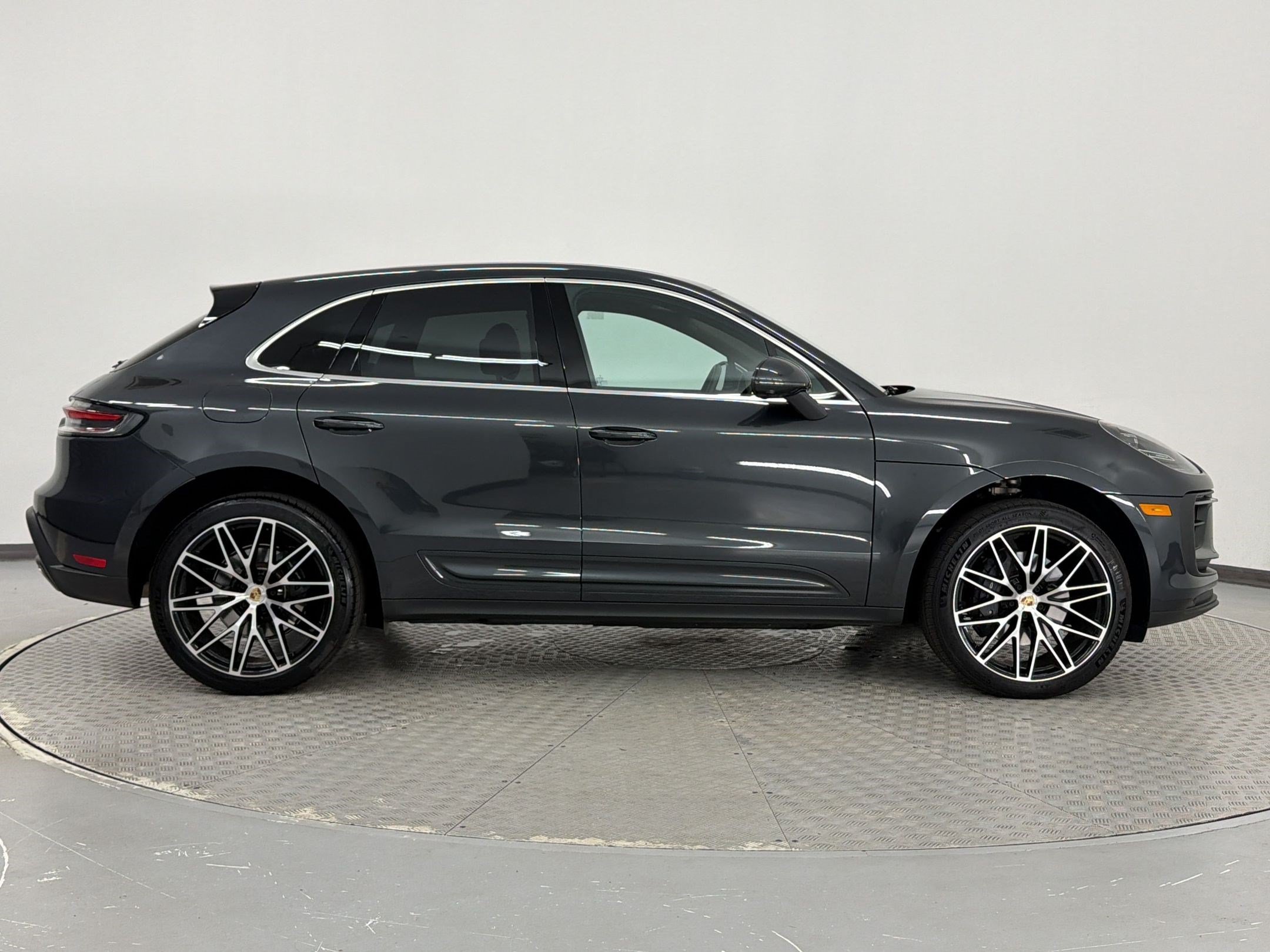 Used 2026 Porsche Macan AWD/4WD image 8