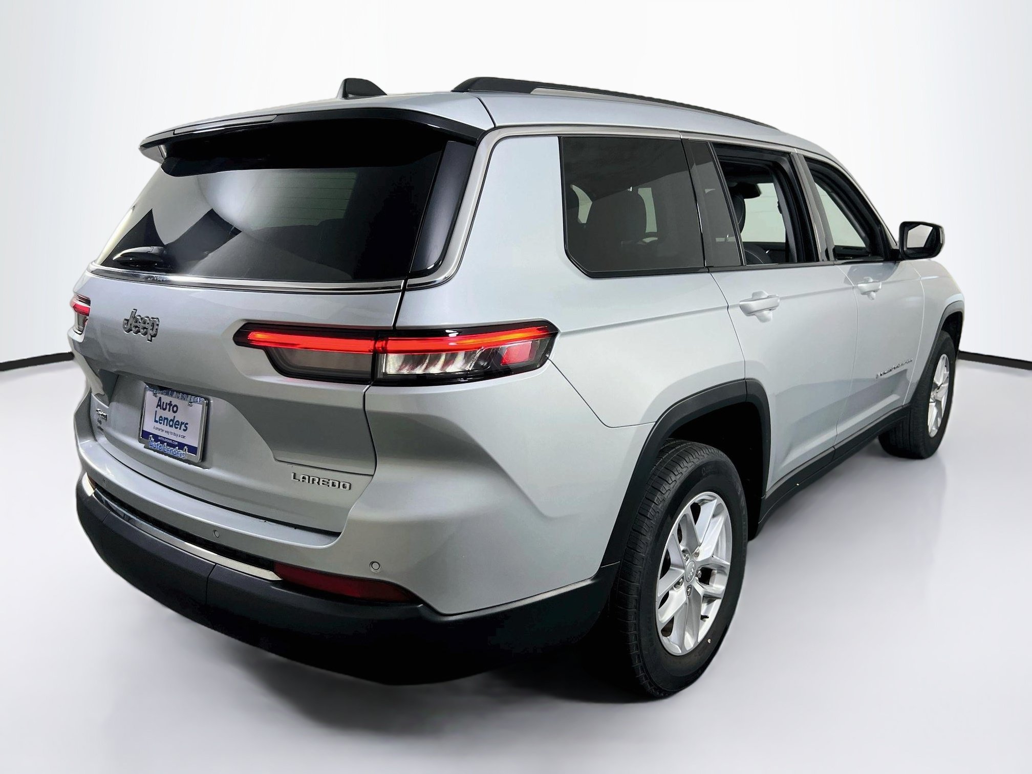 Used 2023 Jeep Grand Cherokee L Laredo w/ Luxury Tech Group I AWD/4WD image 5