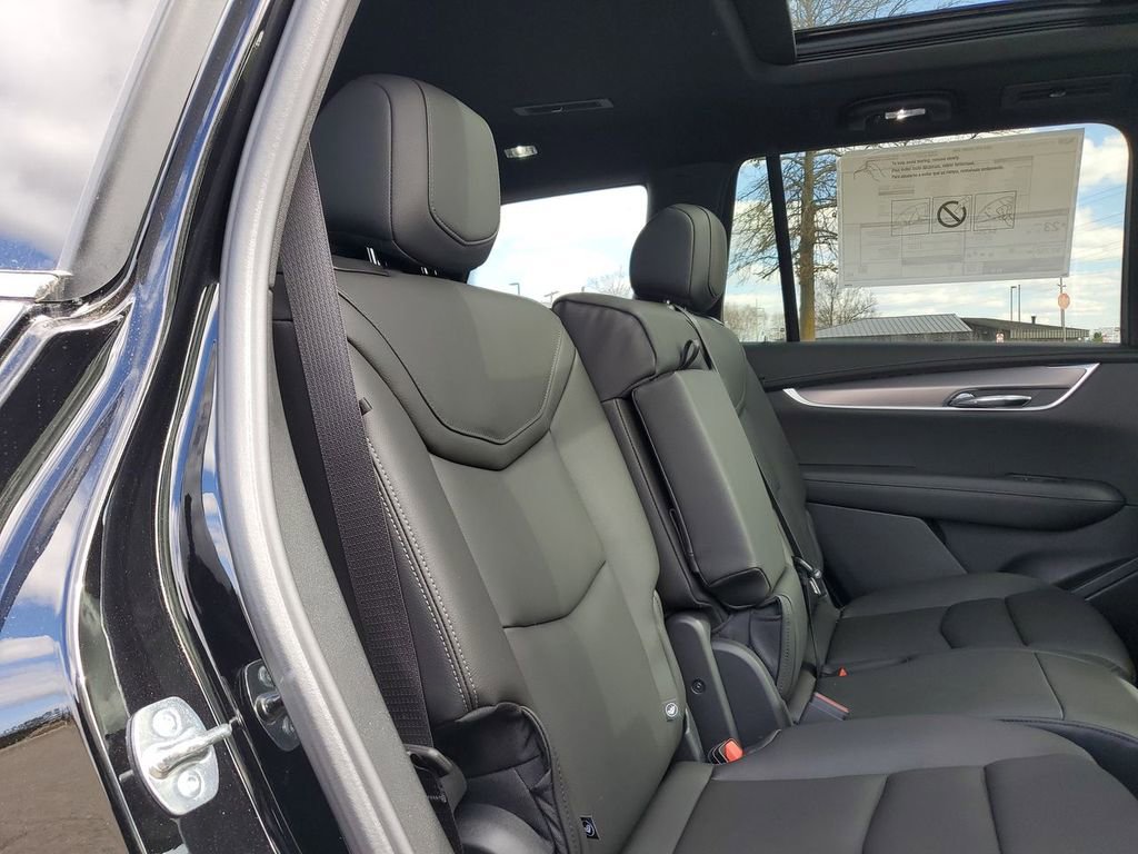 New 2025 Cadillac XT6 Luxury image 27