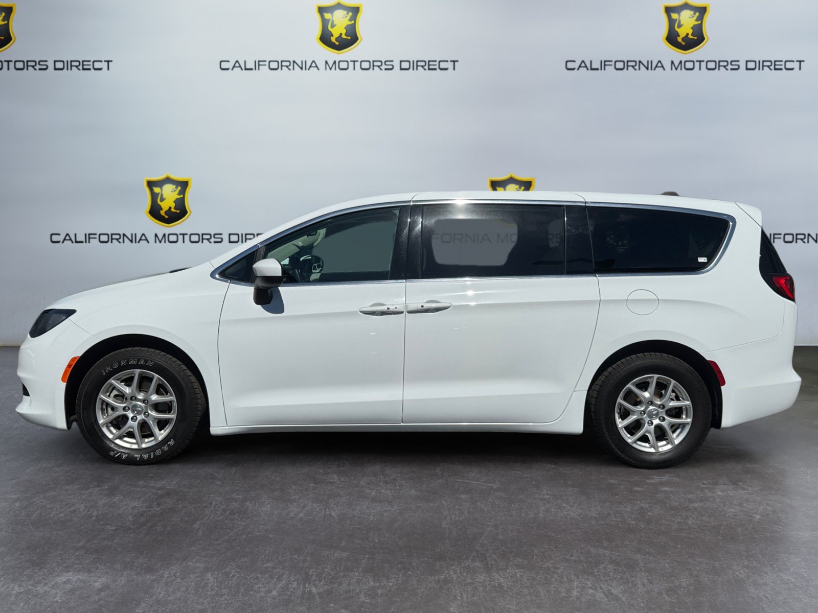Used 2023 Chrysler Voyager LX FWD image 2