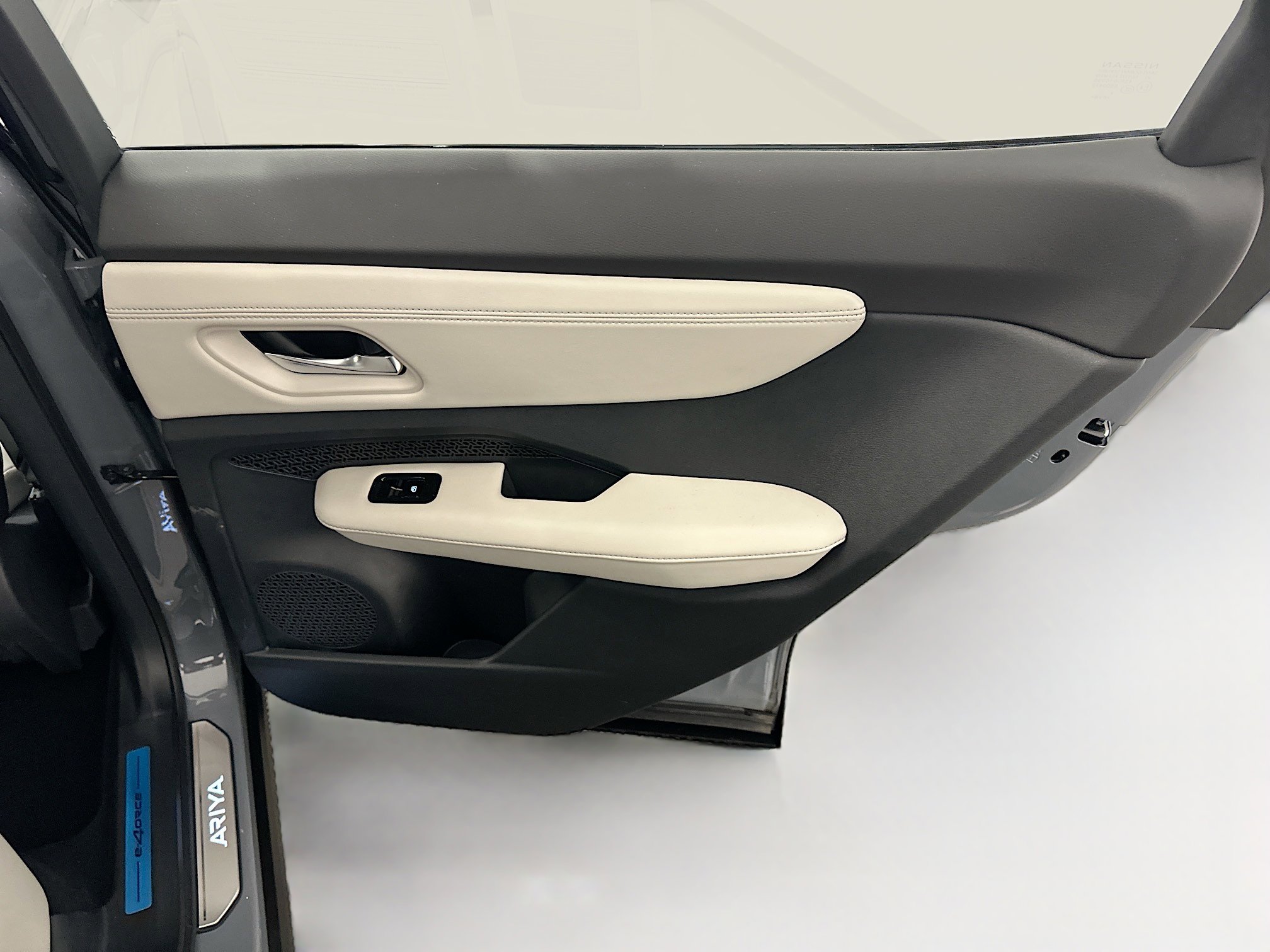 Used 2024 Nissan Ariya AWD image 31