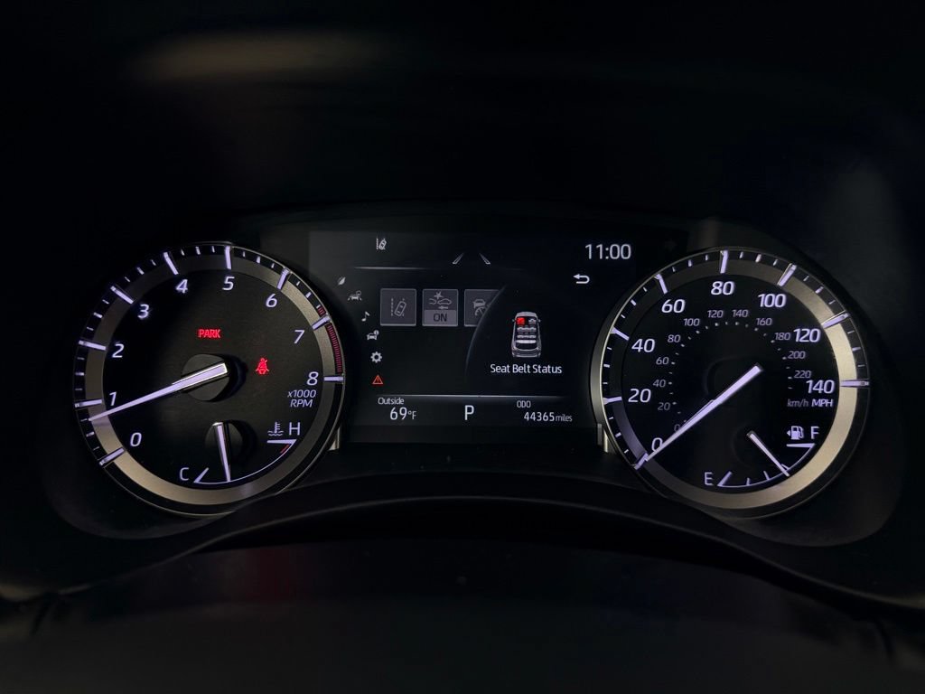 Used 2022 Toyota Highlander XLE FWD image 13