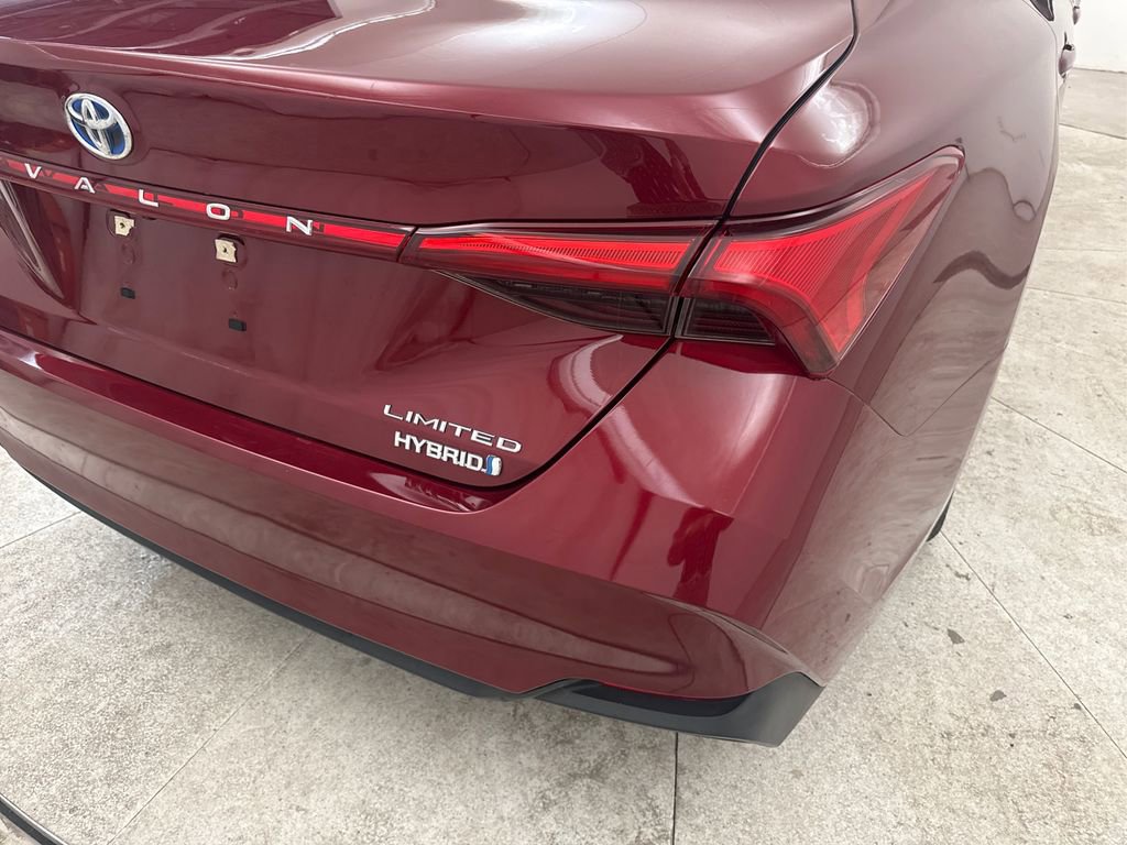 Used 2019 Toyota Avalon Limited image 19