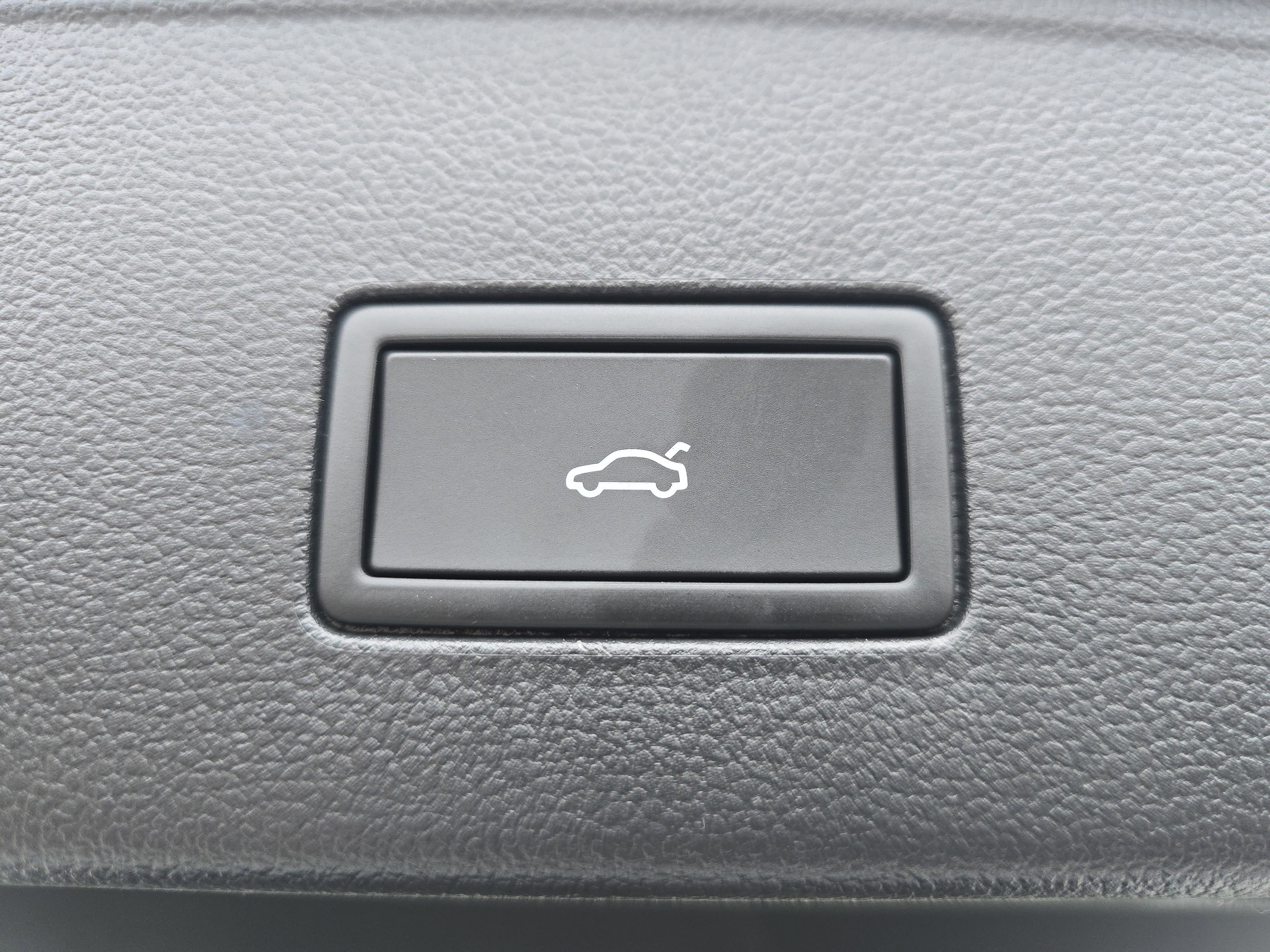 New 2026 Volkswagen Atlas Cross Sport SEL R-Line image 16