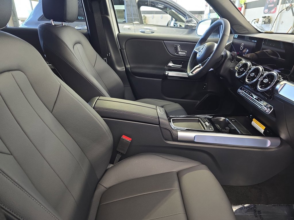 New 2026 Mercedes-Benz GLB 250 image 10