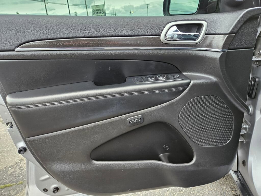 Used 2018 Jeep Grand Cherokee Limited AWD/4WD image 11