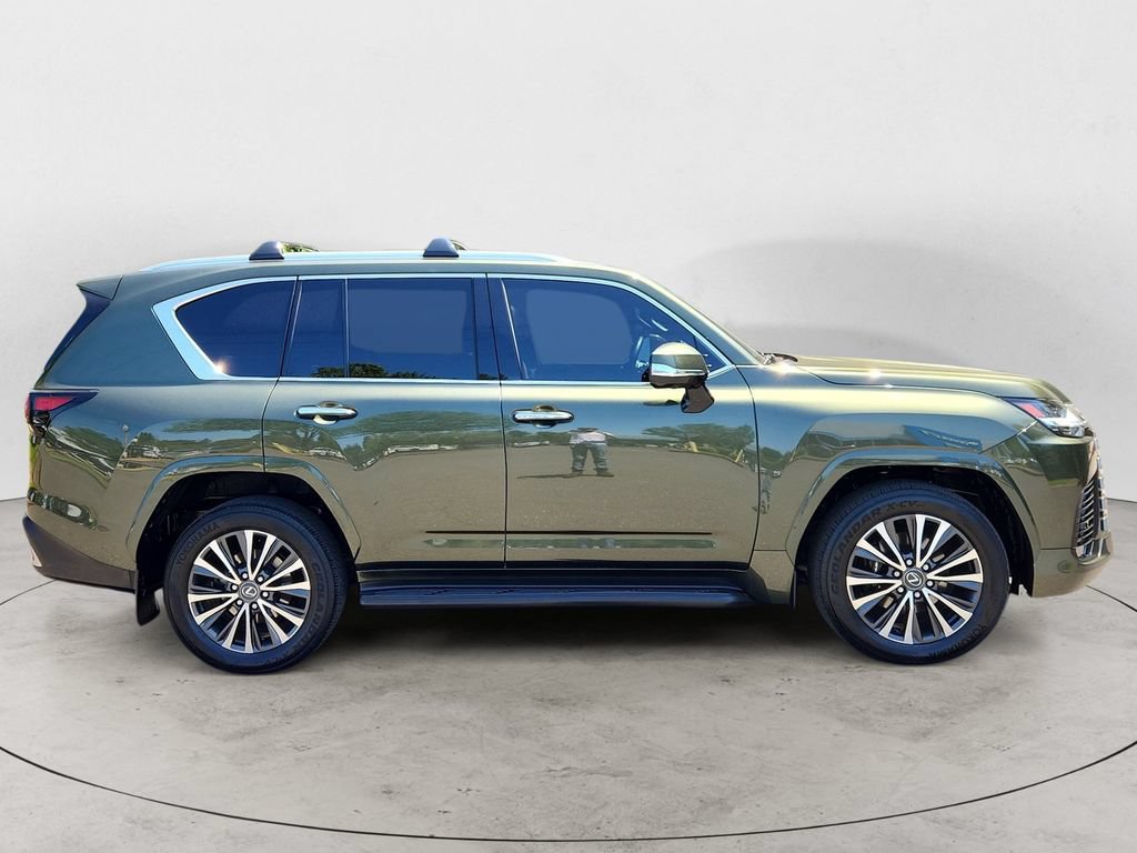 Used 2024 Lexus LX 600 4WD w/ Premium Package image 4