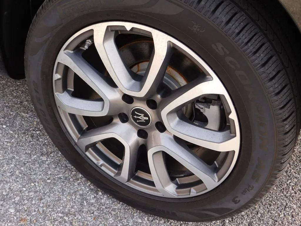 Used 2019 Maserati Levante image 7